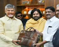 ప్రతి కుటుంబానికి రూ.25 లక్షల ఆరోగ్య బీమా 